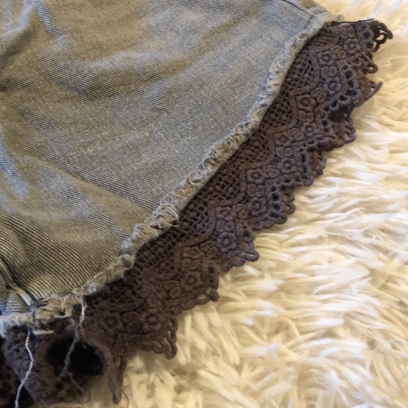 FR Free People Womens Lace Crochet Trim Distressed Denim Jeans Shorts - Picture 12 of 12